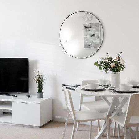 Lovely Modern 2 Bed City Centre Apartment With Free Parking - Double Or Twin Beds Available Wolverhampton Exterior foto