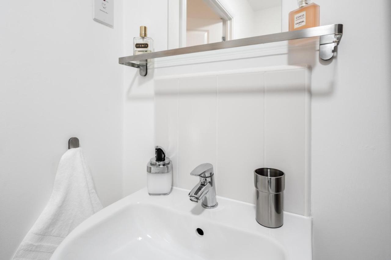 Lovely Modern 2 Bed City Centre Apartment With Free Parking - Double Or Twin Beds Available Wolverhampton Exterior foto
