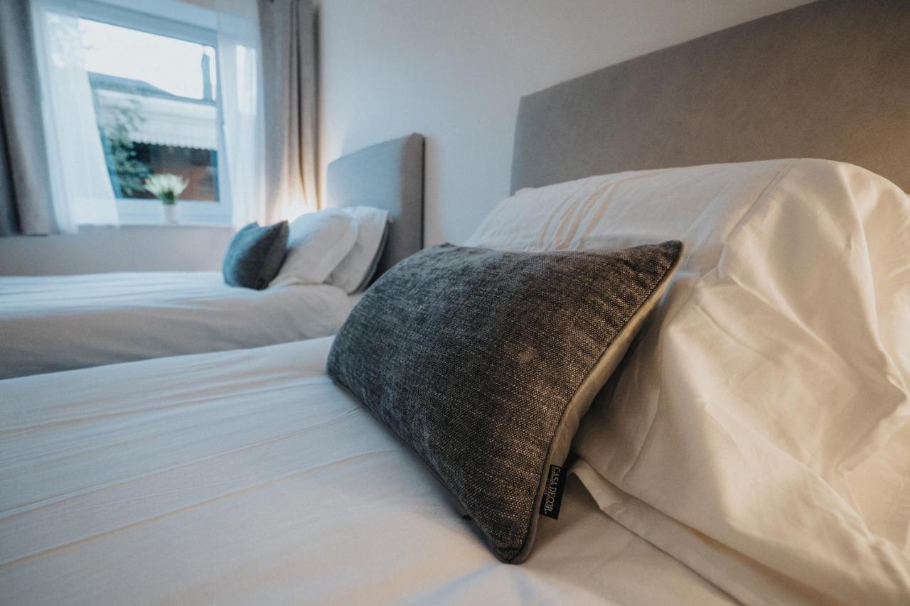 Lovely Modern 2 Bed City Centre Apartment With Free Parking - Double Or Twin Beds Available Wolverhampton Exterior foto