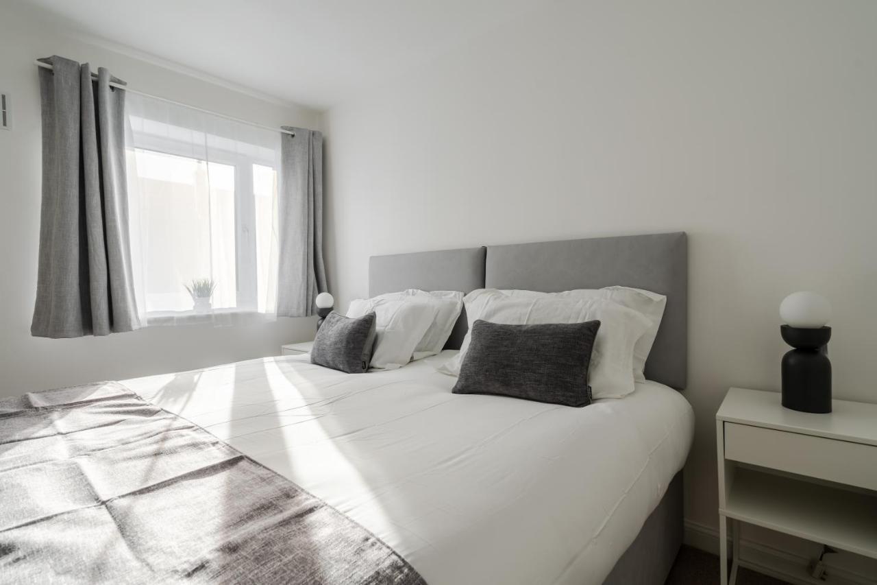 Lovely Modern 2 Bed City Centre Apartment With Free Parking - Double Or Twin Beds Available Wolverhampton Exterior foto