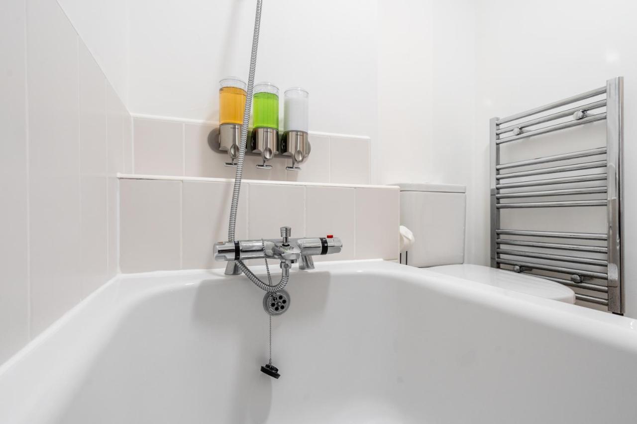 Lovely Modern 2 Bed City Centre Apartment With Free Parking - Double Or Twin Beds Available Wolverhampton Exterior foto